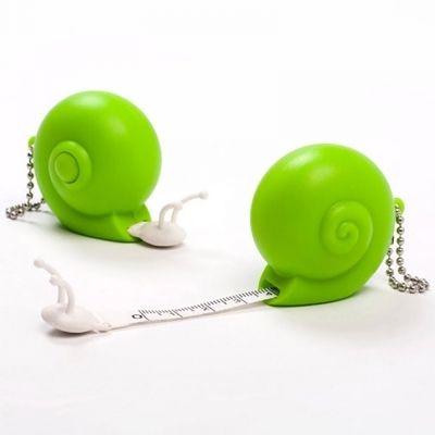 Рулетка Snail зеленая Рулетка Snail зеленаяОригинальные подарки для дома<br>Рулетка Snail (зеленая)<br>Размер: 4.5 x 4.5 x 3.5 см.; Объем: None; Материал: Пластик; Цвет: Зеленый;