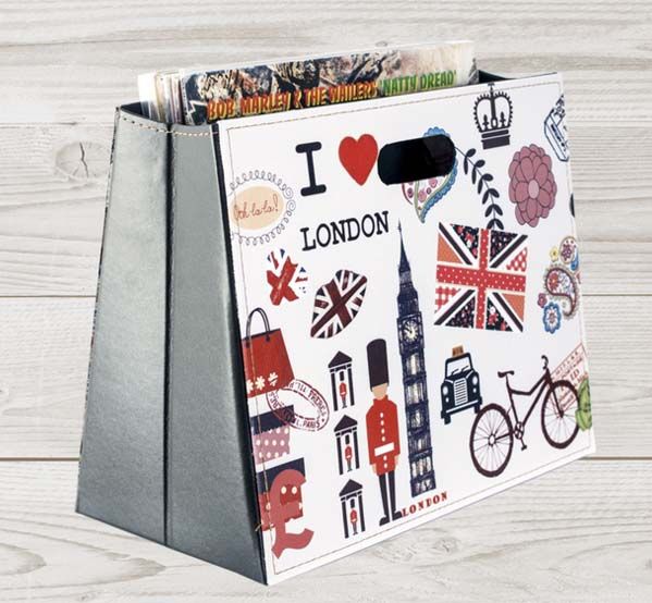 Газетница складная I Love London Газетница складная I Love LondonПодарки<br>Газетница складная в лондонском стиле.<br>Размер: 37 х 19 х 30 см; Объем: None; Материал: Искусственная кожа; Цвет: Белый;