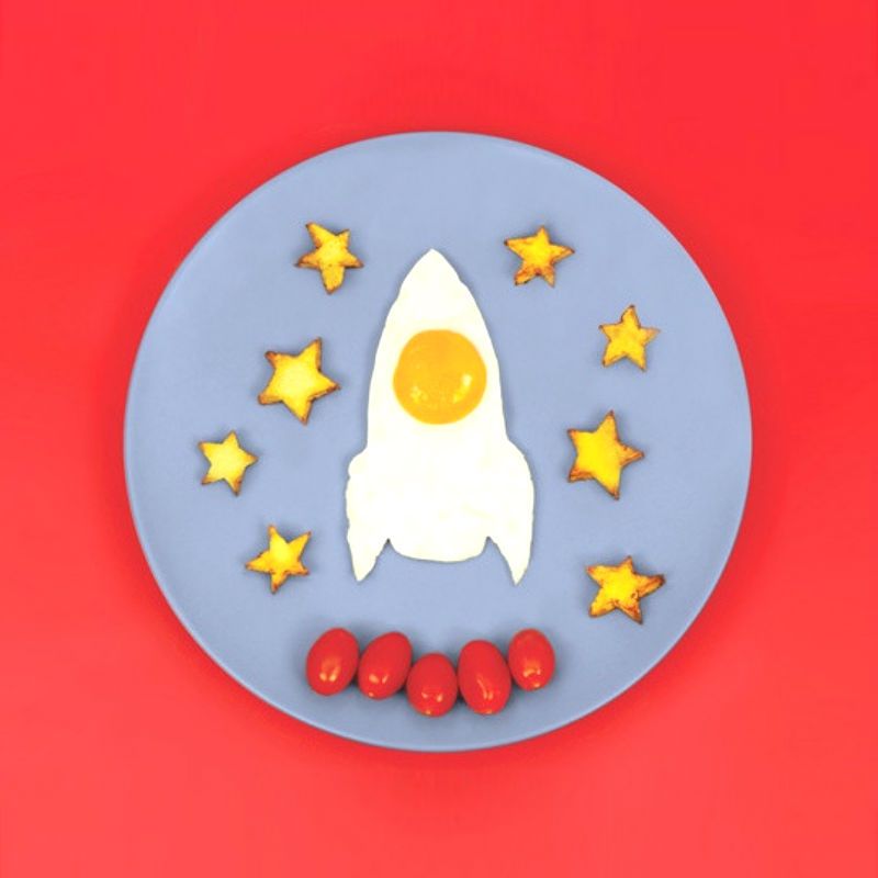 Форма для яичницы Rocket Форма для яичницы RocketПодарки<br>Форма для яичницы Rocket<br>Размер: 20 x 17.5 x 2.5 см.; Объем: None; Материал: Силикон; Цвет: Красный;