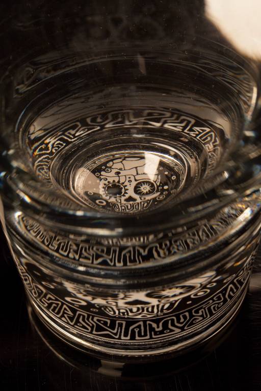 Светящийся бокал для виски GlasShine (Череп) Светящийся бокал для виски GlasShine (Череп)Бокалы, стаканы и стопки<br>Если вы пират или любите ром, то стакан с подсветкой вам подойдет!<br>Размер: 150 мл; Объем: None; Материал: Стекло; Цвет: Прозрачный;