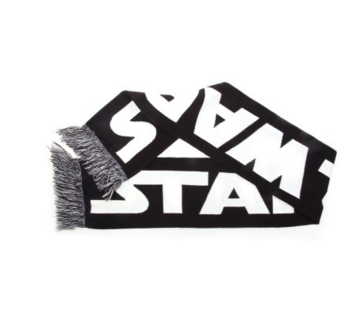 Шарф Star Wars — Star Wars White With Black Шарф Star Wars — Star Wars White With BlackНовый год<br>Шарф Star Wars — Star Wars White With Black<br> <br>Очаровательный шарф для прогулок по галактике.<br>Размер: 140 х 25 см; Объем: None; Материал: Текстиль; Цвет: Белый / Черный;