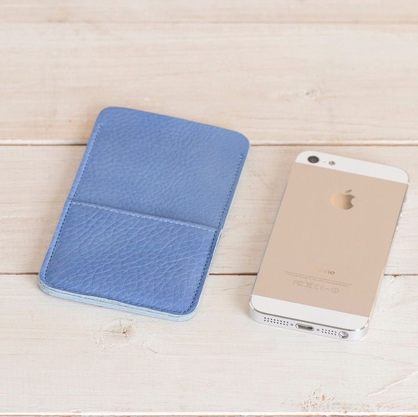 Кожаный чехол для iPhone Walster (iPhone 5/5s, Голубой) Кожаный чехол для iPhone Walster (iPhone 5/5s, Голубой)Работа и учеба<br>Кожаный чехол для iPhone Walster (Модификация: iPhone 5/5s, Цвет:Голубой)<br>Размер: 20 х 12 см.; Объем: None; Материал: Натуральная кожа, ткань; Цвет: Голубой;