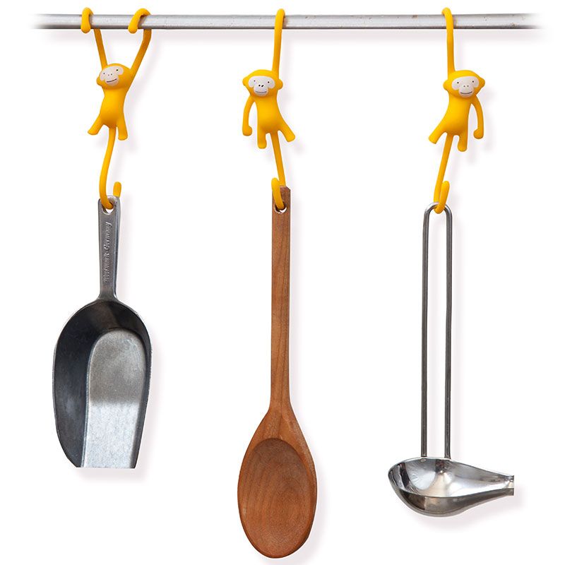 Кухонные крючки Just hanging 3 шт желтые Кухонные крючки Just hanging 3 шт желтыеКухня<br>Кухонные крючки, как маленькие обезьянки.<br>Размер: 4 х 5.5 х 12 см; Объем: None; Материал: Резина, металл; Цвет: Желтый;